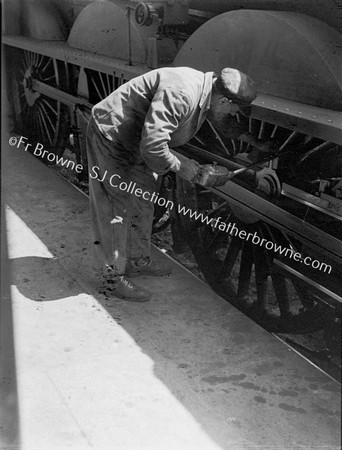 OILING LOCO WHEELS